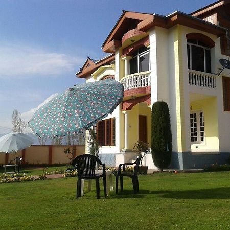 Asif Guest House Srīnagar Екстериор снимка